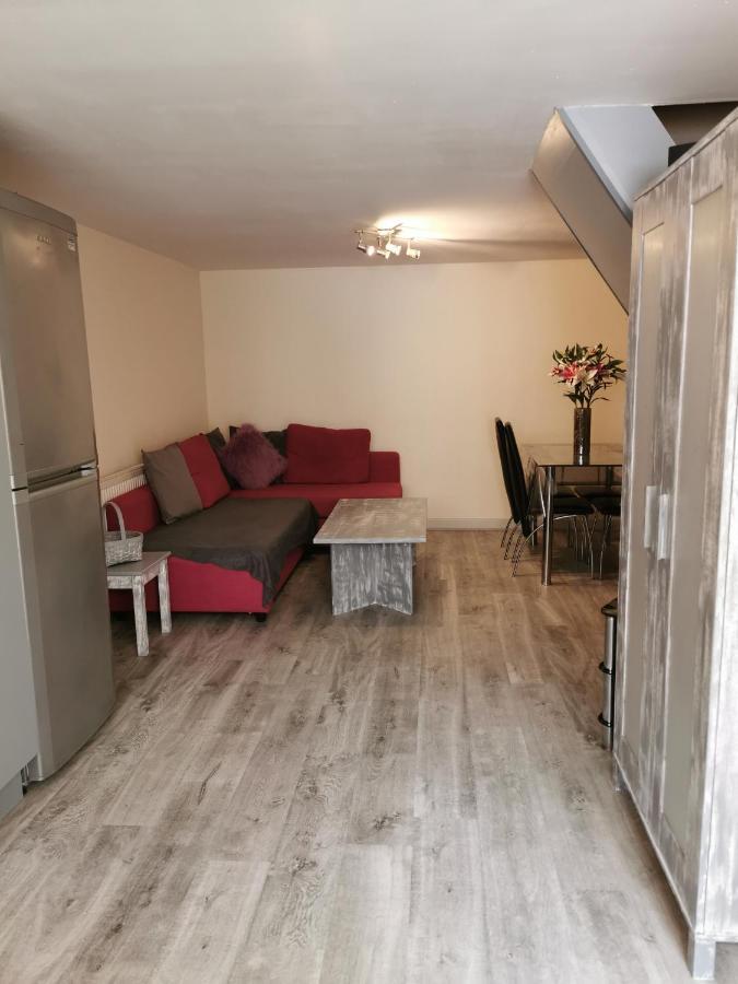 Palaz 1 - 2 Bedroom Garden Flat Edmonton Exterior photo